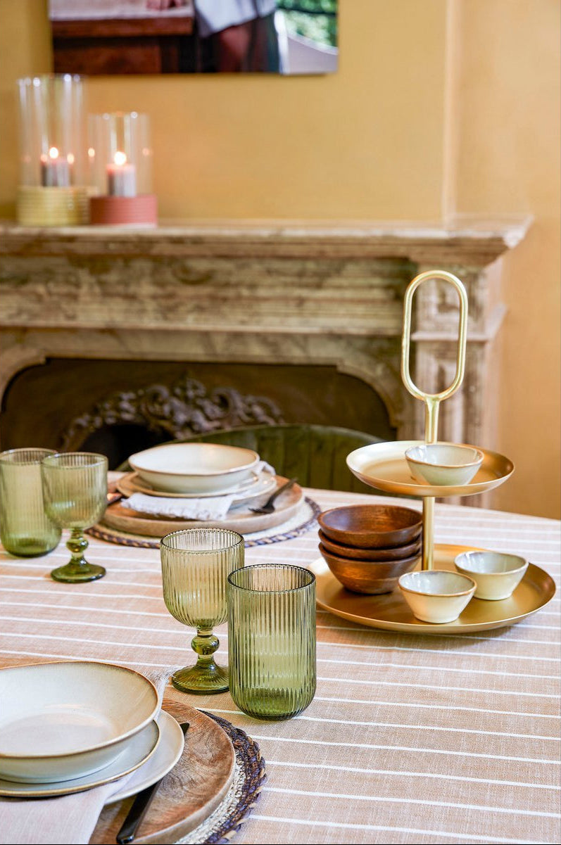 Tafelstyling geribbelde lichtgroene Merlot wijnglazen van Mica Decorations