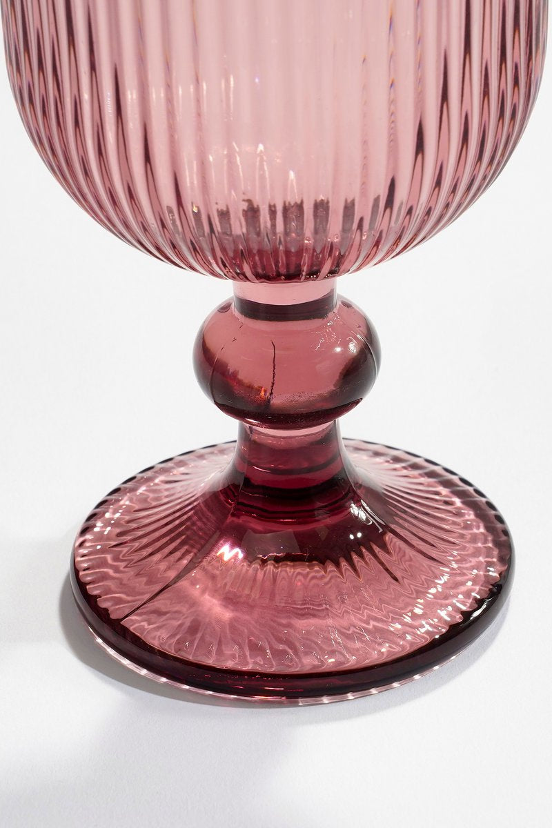 Detail van de voet van Roze geribbelde Merlot wijnglazen van Mica Decorations