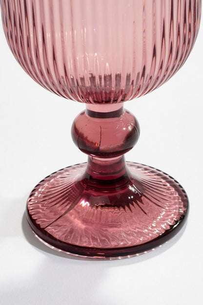 Detail van de voet van Roze geribbelde Merlot wijnglazen van Mica Decorations